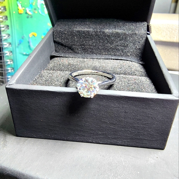 NWT Stunning 1ct Moissanite Engagement Ring w/Paperwork - Picture 9 of 17